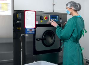 Chaque vêtement est lavé selon ses fibres et la température de lavage dans des machines de faible capacité adaptées
